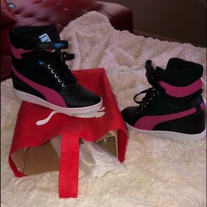 Bark warn Puma Wedge Sneakers